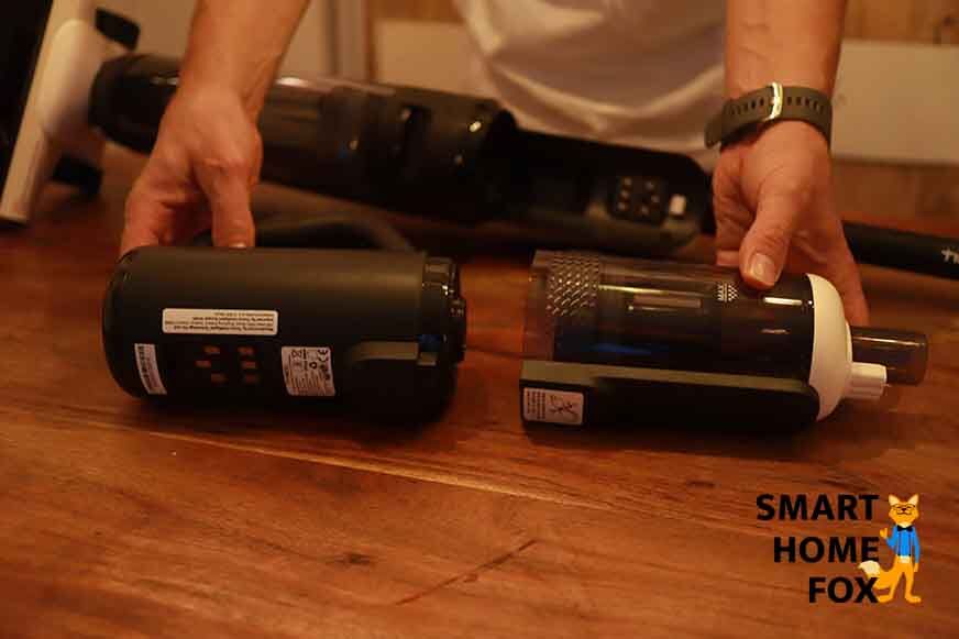 Man sieht, wie der Tineco Floor One S5 Combo zum Handsauger umgebaut wird.